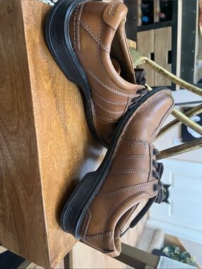 Clarks Men's Tan Leather Lace-Up Oxfords